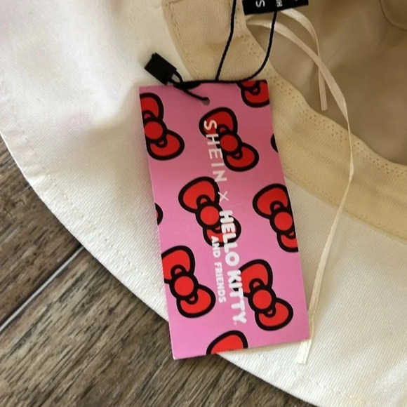 NWT SHEIN + Hello Kitty Sanrio Off White Red Bucket Hat Adult Size Bows - Picture 6 of 8